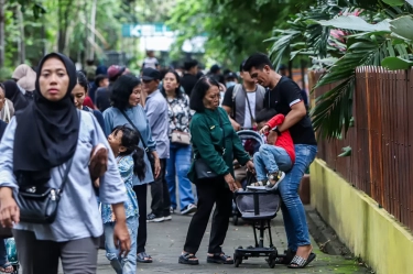 Kebun Binatang Surabaya Dipenuhi Wisatawan, Target 100.000 Pengunjung di Libur Lebaran 2025
