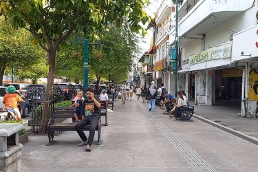 Malioboro Disebut Bau Pesing, Pemkot Yogyakarta Semprotkan Air Parfum