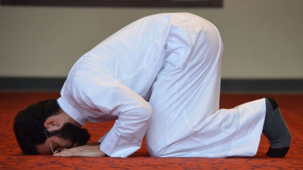 Apakah Salat Tahajud Harus Tidur Dulu? Ini Penjelasan Ulama
