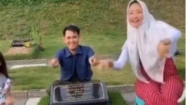 Viral Velocity di Makam, Begini Adab Ziarah Menurut UAS