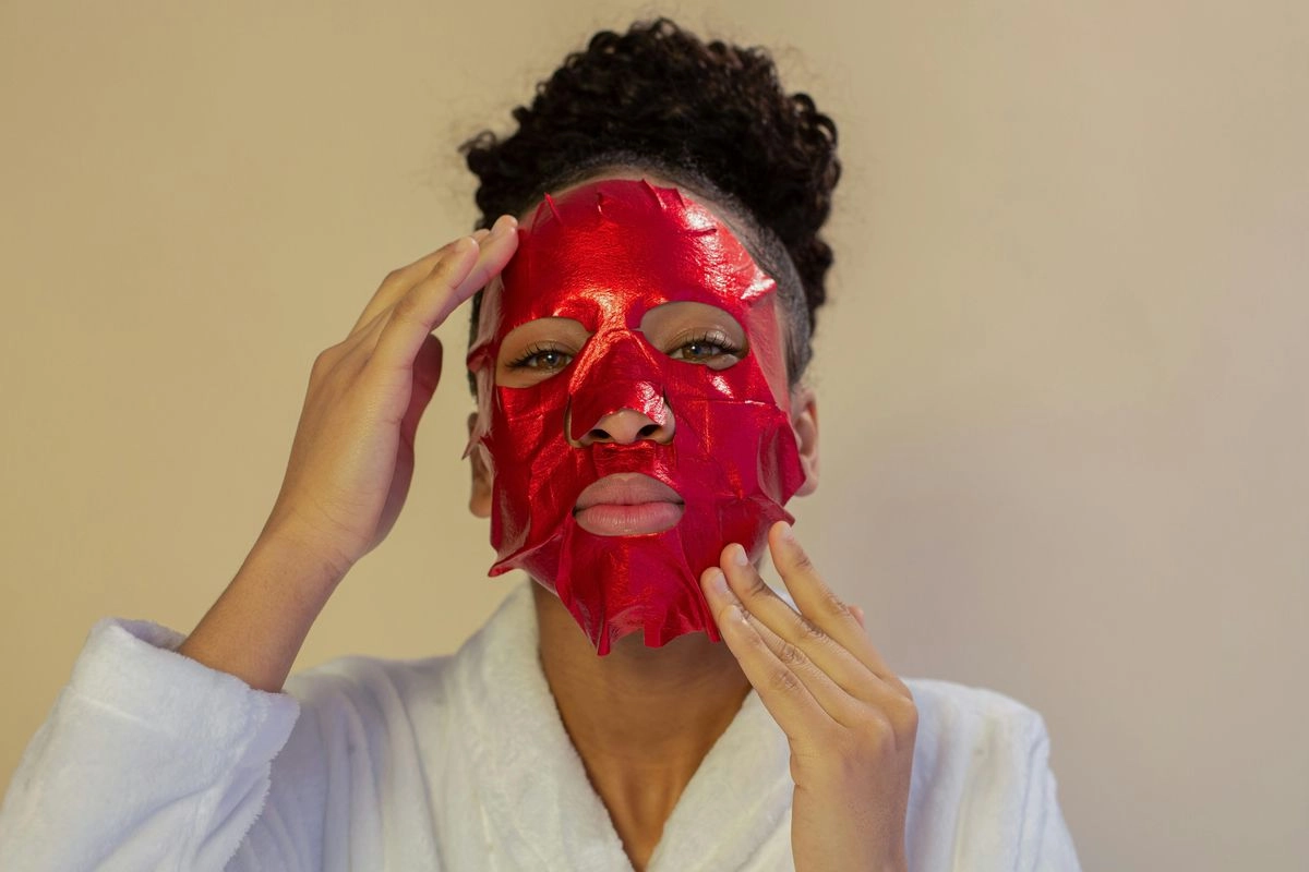 6 Urutan Skincare Malam untuk Kulit Kering Menurut Dokter Kulit