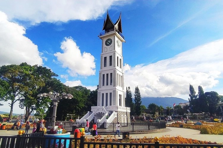 6 Tips Berburu Oleh-oleh di Pasar Atas Bukittinggi, Bandingkan Harga Antarkios