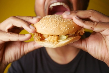 Dampak Makan Berlebihan: Apa yang Terjadi Pada Tubuh dan Cara Mengatasinya