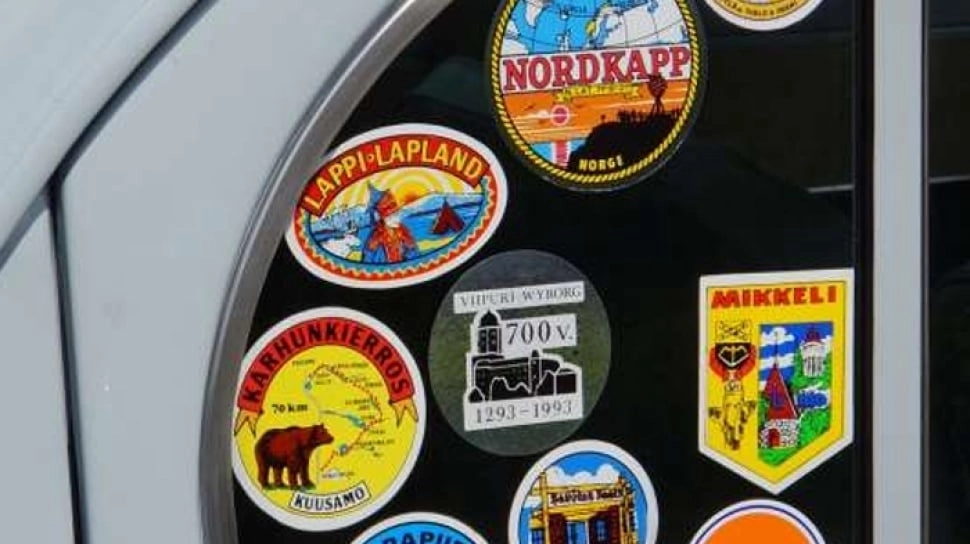 Cara Mudah Menghilangkan Sisa Stiker dari Permukaan Kaca