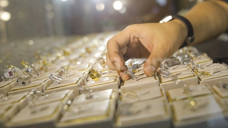 Harga Emas Antam Hari Ini Meroket Tembus Rp1,84 Juta per Gram