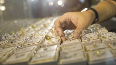 Harga Emas Antam Hari Ini Meroket Tembus Rp1,84 Juta per Gram