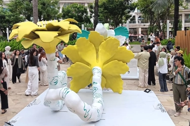 Mengunjungi Morfosia: Instalasi Bunga Raksasa yang Wewangiannya Menghipnotis Pengunjung