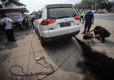 Asap Knalpot Mobil Kamu Berwarna Hitam? Jangan Khawatir, Ini 5 Cara untuk Mengatasinya dengan Efektif