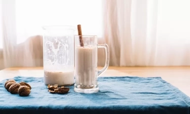 Jika Anda Sering Berpikir Berlebihan di Malam Hari, 8 Makanan Ini Bisa Membantu Anda Menjadi Lebih Tenang Secara Alami