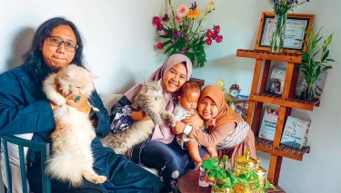 Merawat Kucing di tengah Kehadiran Balita, Jadi Teman Main Bayi hingga Penghilang Stres
