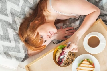 Pikiran Kacau Sebelum Tidur? 8 Makanan Ini Bisa Jadi Solusi Alami untuk Menenangkan Pikiran