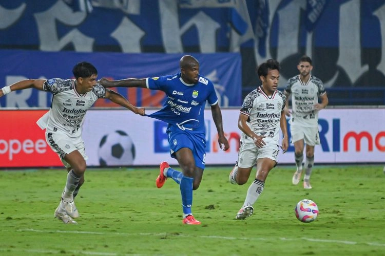 Krisis Penyerang 9 Persib dalam Usaha Pertahankan Gelar Juara Liga 1