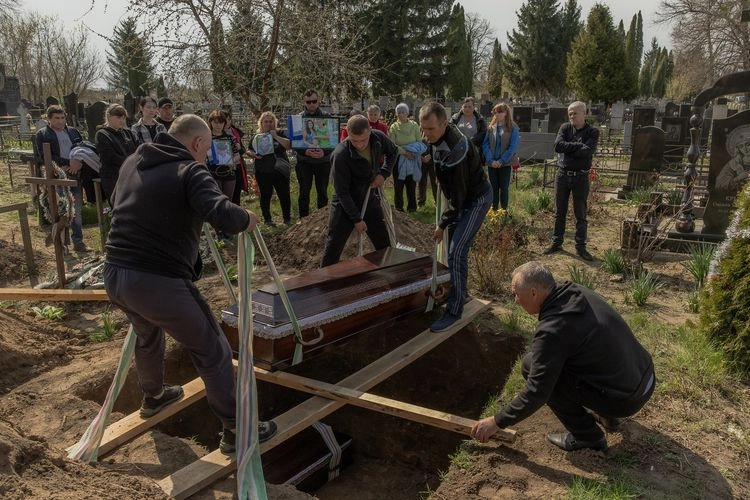 Serangan Rudal Rusia Tewaskan 34 Orang di Sumy, Zelensky Desak Dunia Bertindak Tegas