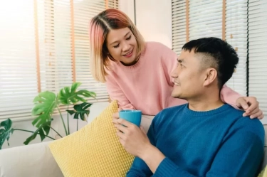 Pasangan yang Awet dan Tetap Lengket Biasanya Menjalani 7 Kebiasaan Kecil Ini Setiap Hari, Menurut Psikologi