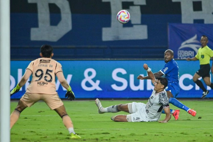 Gervane Kastaneer Belum Puas dengan Kontribusi di Persib, Bicara Target di Sisa Laga