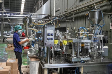 Surplus Neraca Dagang Indonesia Berpotensi Terpangkas 20 Persen Gara-gara Tarif Trump, Sektor Padat Karya Terpukul Berat