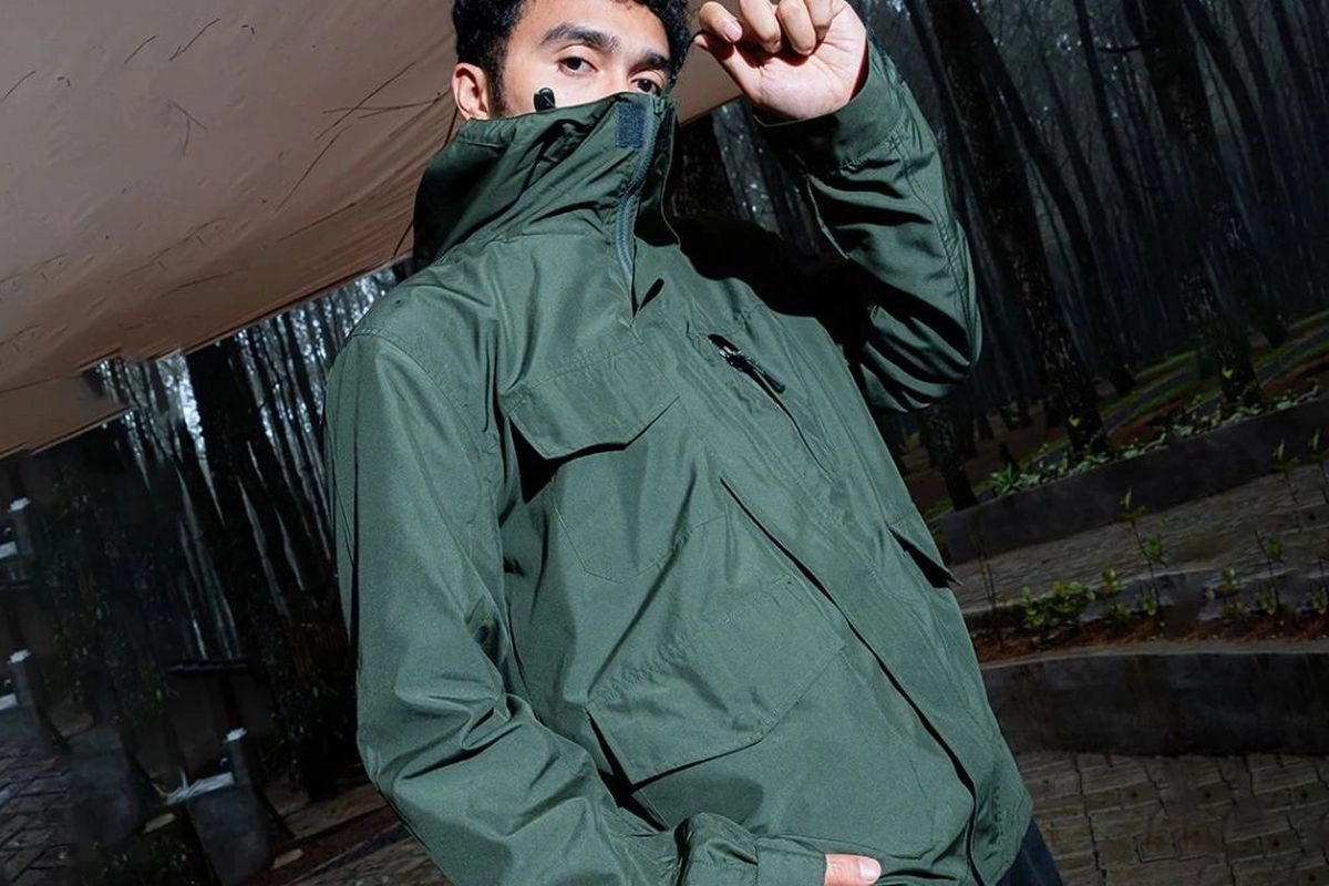 5 Rekomendasi Jaket Parasut Pria, Harga di Bawah Rp 250.000