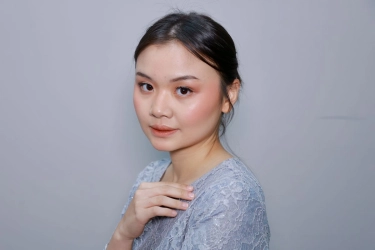 5 Tips Makeup Wisuda Awet Seharian, Termasuk Pemilihan Foundation