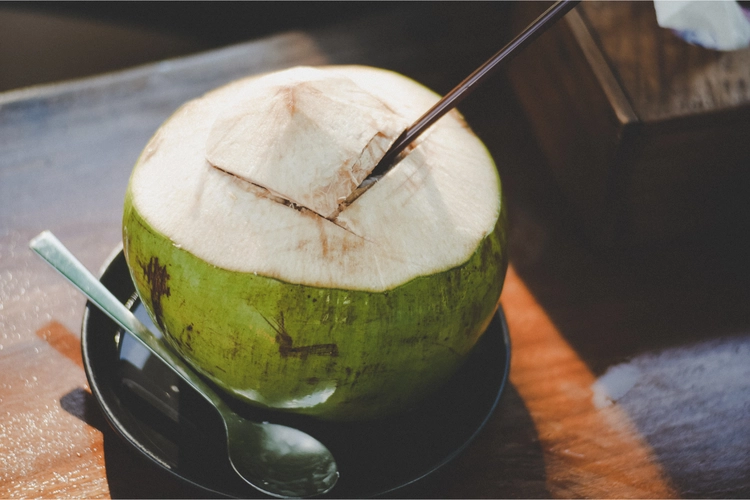 Air Kelapa Bantu Optimalisasi Air Ketuban Ibu Hamil, Ini Kata Dokter