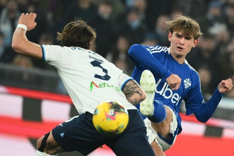 Pernah Setim dengan Messi, Nico Paz Bermimpi Main bareng Lamine Yamal