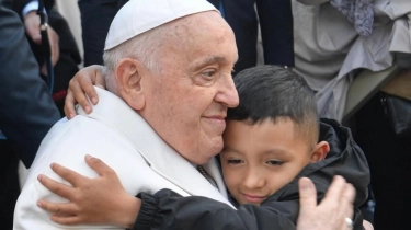 Jawaban Paus Fransiskus saat Anak Yatim Tanya Nasib Ayahnya yang Ateis: Apakah Masuk Surga?