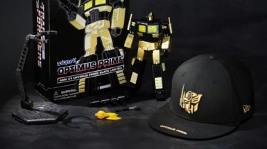 Optimus Prime 'Menyerbu' Dunia Fashion! Kolaborasi New Era x Transformers G1 Hadir di Indonesia