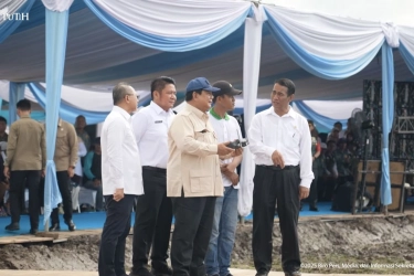 Ikut Tebar Benih Padi, Prabowo: Saya Kaget, Ini Pertama Kalinya Pakai Drone