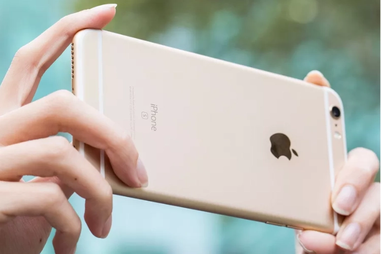 Masih Pakai iPhone 6s? Ini Risikonya