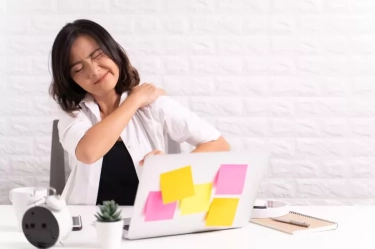 Terlalu Lama Duduk Bisa Memperpendek Usia? Begini 5 Cara Ampuh Menghindarinya!