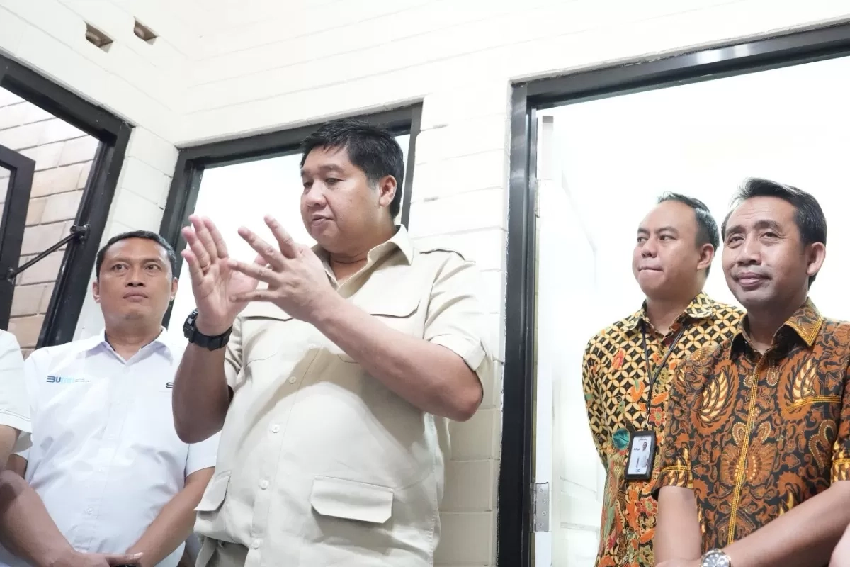 Menteri PKP Maruarar Sirait Serahkan 100 Kunci Rumah Subsidi untuk Buruh dari Target 20.000 Tahun Ini