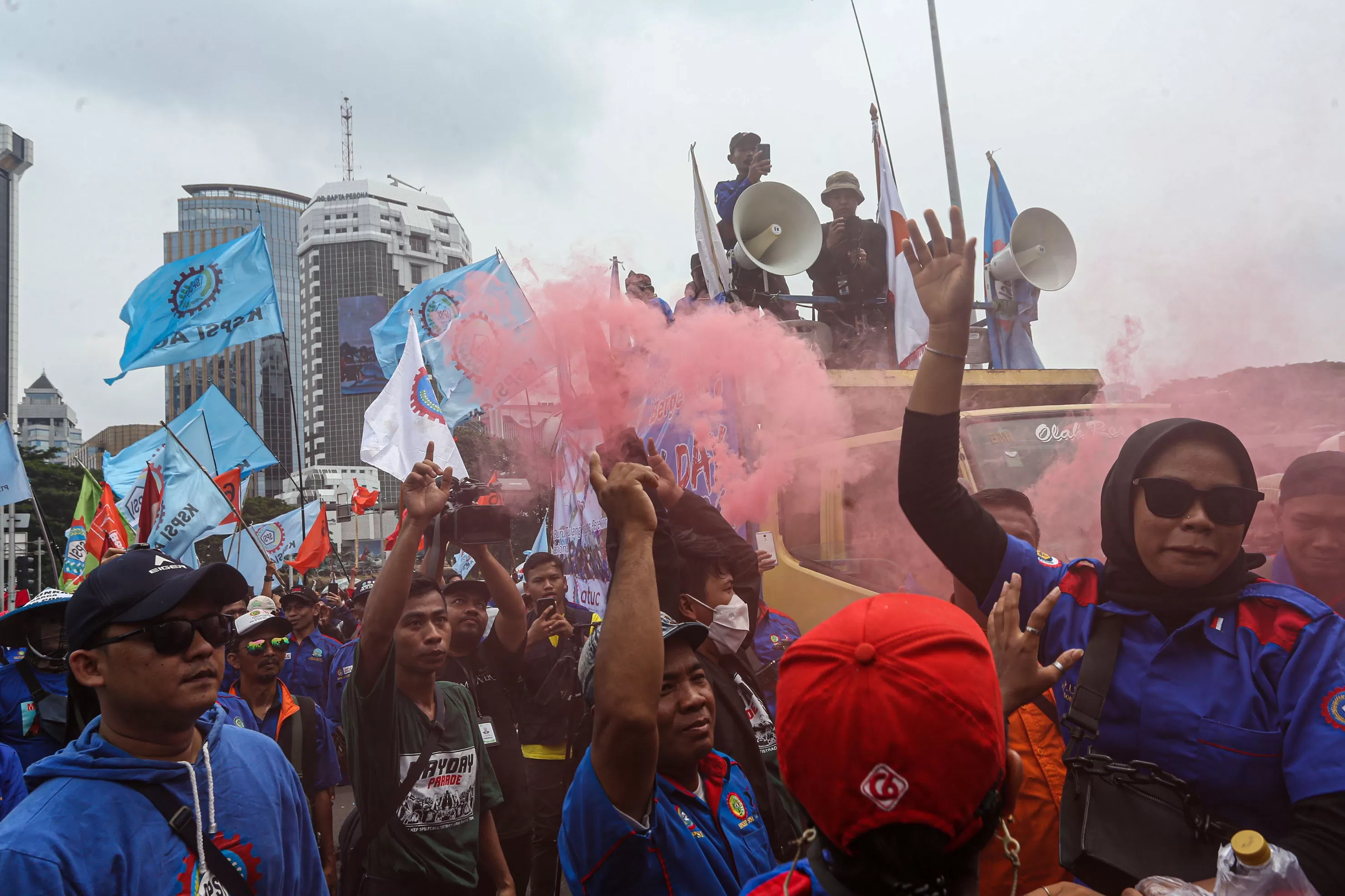 Presiden Prabowo Minta Hapus Outsorcing, DPR Tegaskan Sejalan dengan Putusan MK