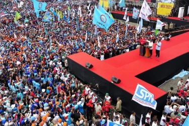 Kehadiran Prabowo di May Day 2025 Tak Cukup Atasi Persoalan Buruh…