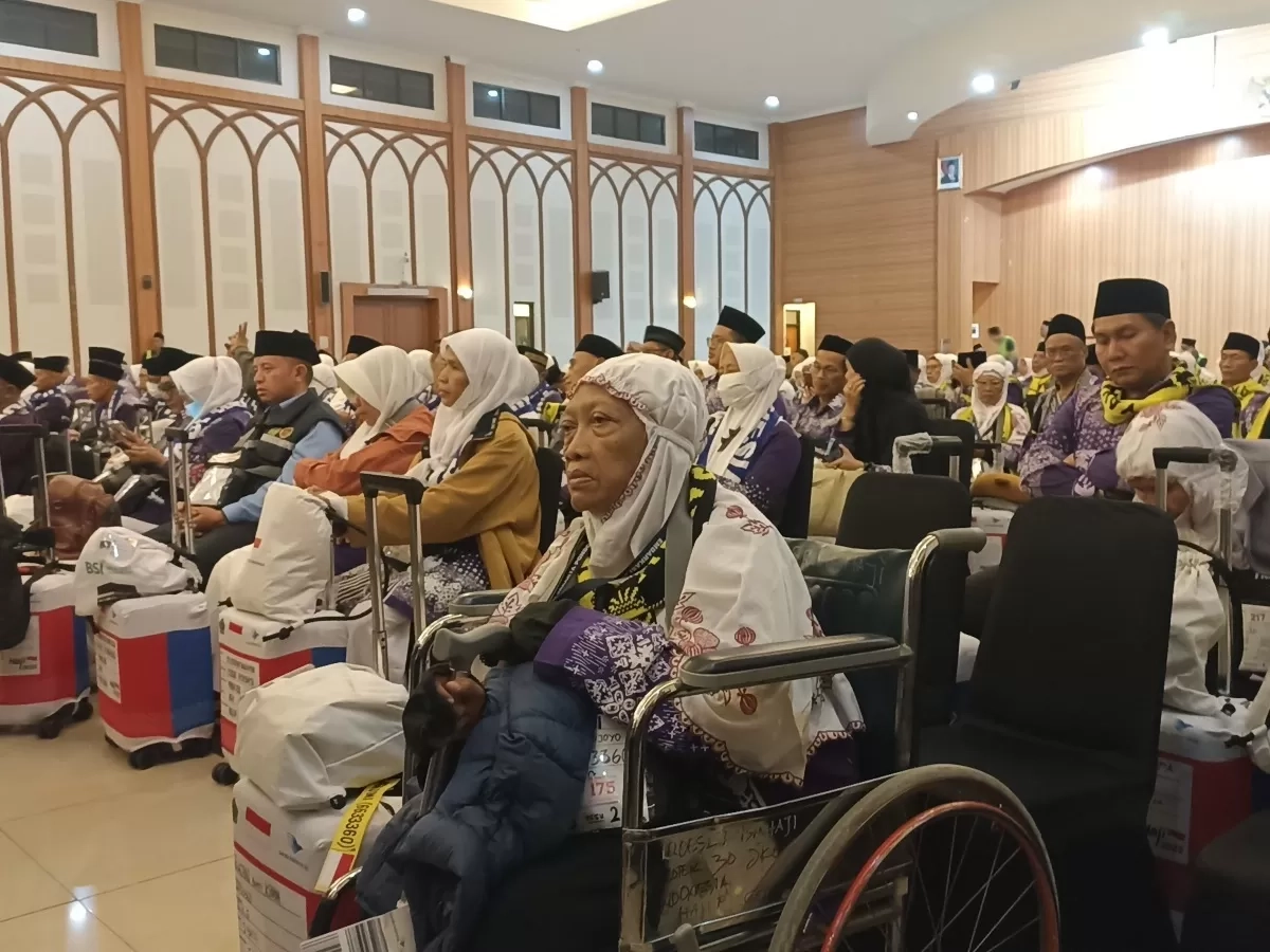 Menag Nasaruddin Umar Lepas Kloter Perdana, Jemaah Haji Diingatkan Tidak Menguras Tenaga Setibanya di Madinah