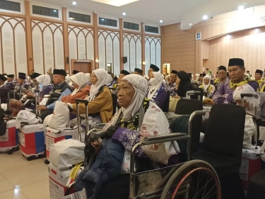 Menag Nasaruddin Umar Lepas Kloter Perdana, Jemaah Haji Diingatkan Tidak Menguras Tenaga Setibanya di Madinah