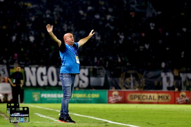 Persib Tunda Pesta Juara Liga 1 2024-2025, Begini Kata Bojan Hodak 