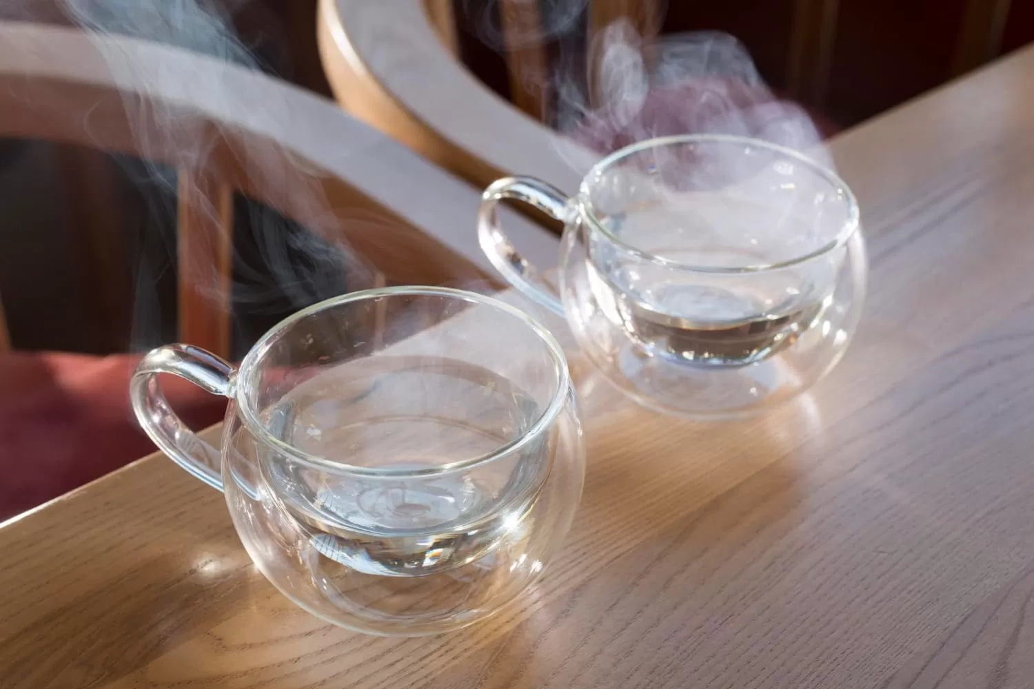 4 Manfaat Minum Segelas Air Putih Hangat Setiap Pagi