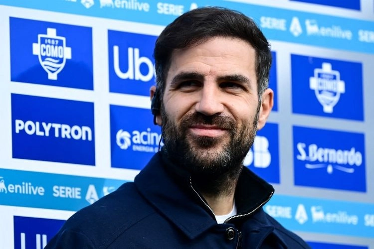 Como Menang 5 Laga Beruntun, Cesc Fabregas Bicara Catenaccio di Italia