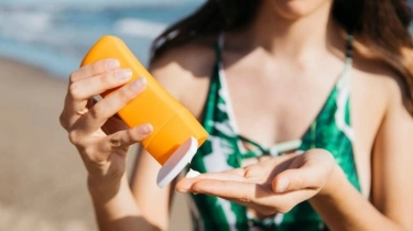 9 Kesalahan Memakai Sunscreen yang Harus Dihindari agar Kulit Tetap Sehat dan Segar
