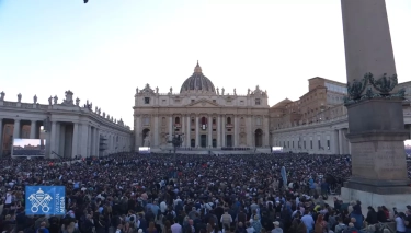 Paus Baru Resmi Terpilih, Ribuan Umat Katolik Rayakan di Vatikan, Viva Il Papa Menggema di Lapangan Santo Petrus