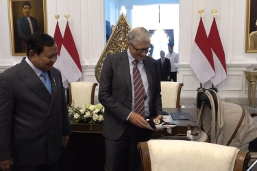 Dari Vaksin TBC hingga Boneka Paus untuk Bobby: 6 Momen Seru Bill Gates di Indonesia