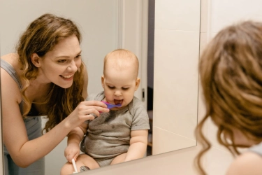 Tumbuh Gigi Sebabkan Anak Demam, Mitos atau Fakta?