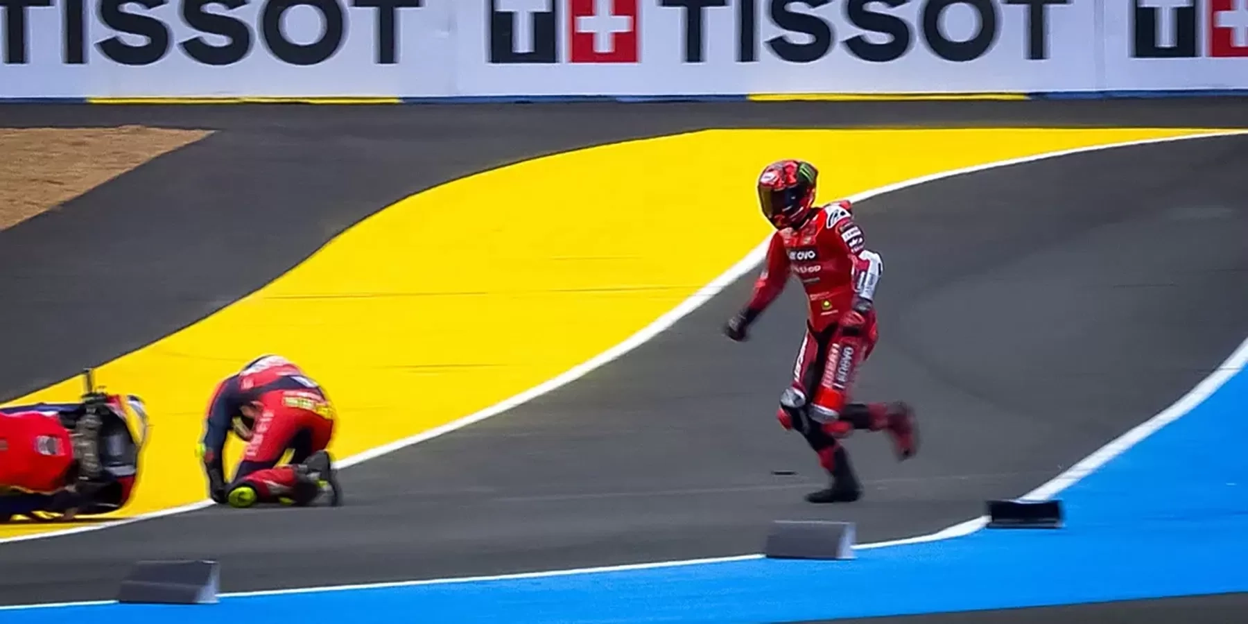 MotoGP Prancis: Tabrakan dengan Pecco Bagnaia di Le Mans, Joan Mir Dilarikan ke Rumah Sakit