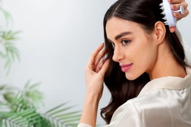 8 Cara merawat Rambut Tetap Sehat Setelah Styling dan Terpapar Matahari