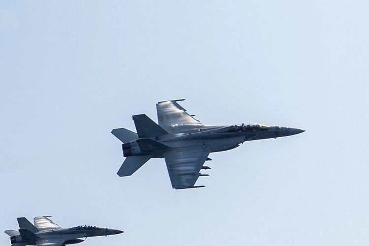 Jet Tempur AS Jatuh Lagi ke Laut dari Kapal Induk, 2 Kali dalam 2 Minggu
