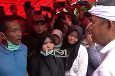 Kunjungi Keluarga Korban Ledakan Amunisi di Garut, KDM Jamin Pendidikan Anak Korban Hingga Lulus S1