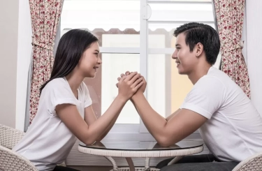 9 Hal Sederhana yang Dilakukan Pria Cerdas untuk Membahagiakan Pasangannya