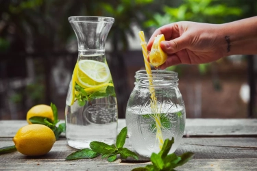 Mitos atau Fakta: Minum Air Lemon Setiap Hari Bikin Langsing?