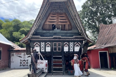 Harga dan Cara Ikut Menari Tor-tor di Sigale-gale Pulau Samosir