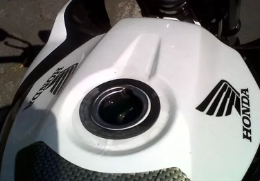 Tangki Bensin Motor Bocor? Ini 3 Hal yang Bisa Jadi Penyebabnya