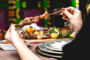 Idul Adha Bukan Alasan Makan Berlebih, Dokter Jelaskan Cara Makan Sehat